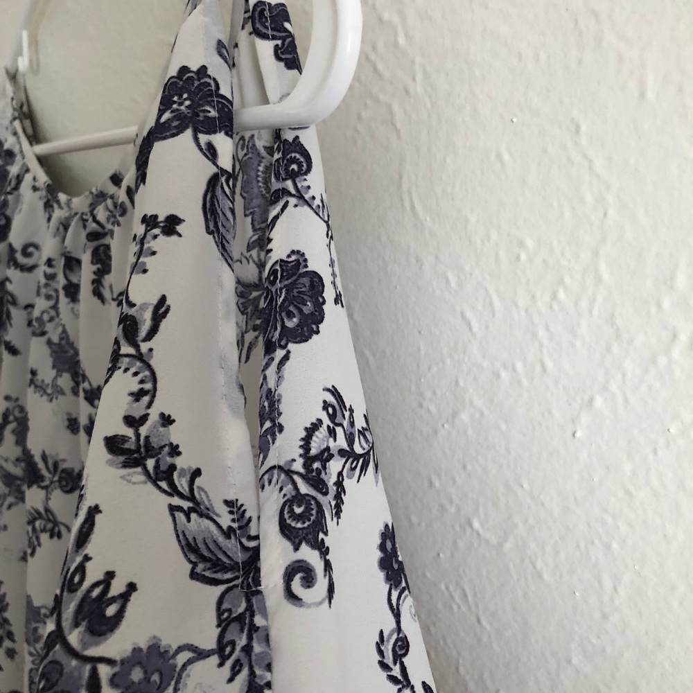 Patterned Blouse. - Picture 6 of 7